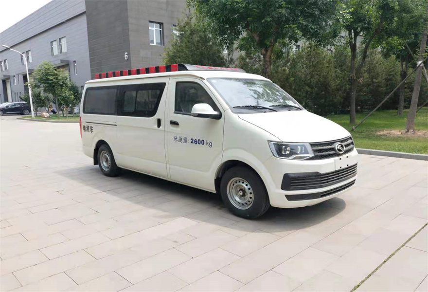 <b>金(jīn)龍輕客面包式電源車30-50kw</b>