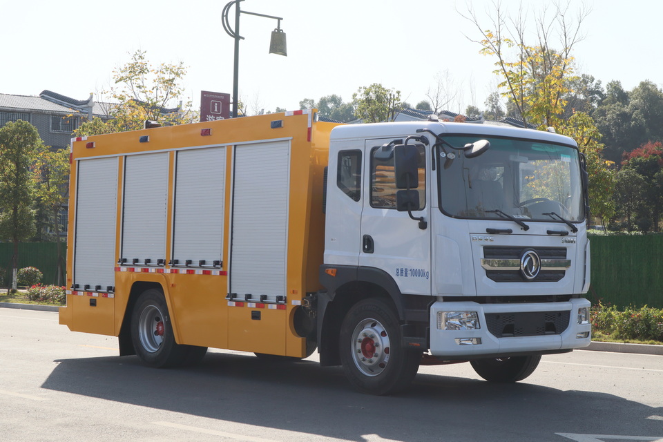 東風(fēng)D9應急救險排澇車